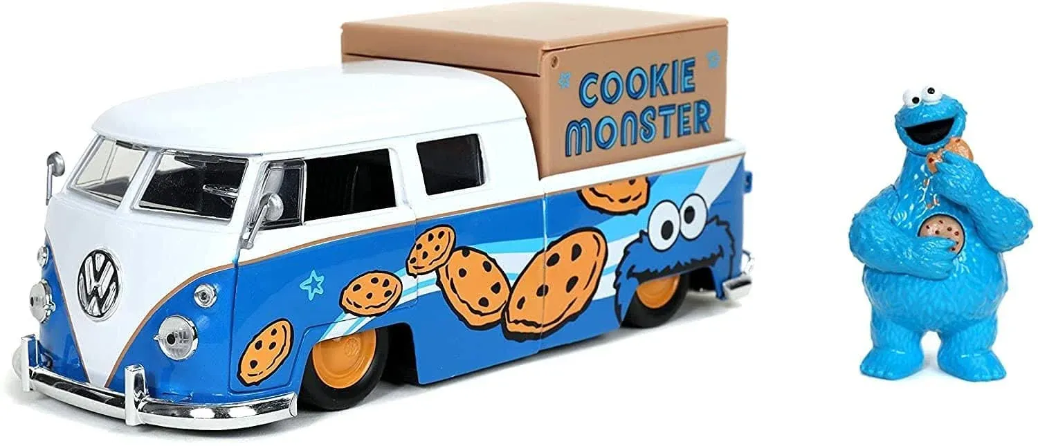 Jada 1/24 Diecast Model Pickup Bus - 1962 Volkswagen with Cookie Monster Figurine