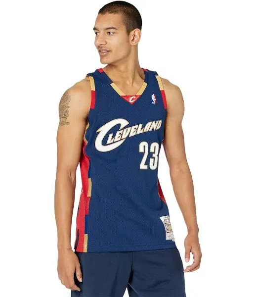 Mitchell & Ness Men's Cleveland Cavaliers LeBron James Swingman Jersey Navy XL