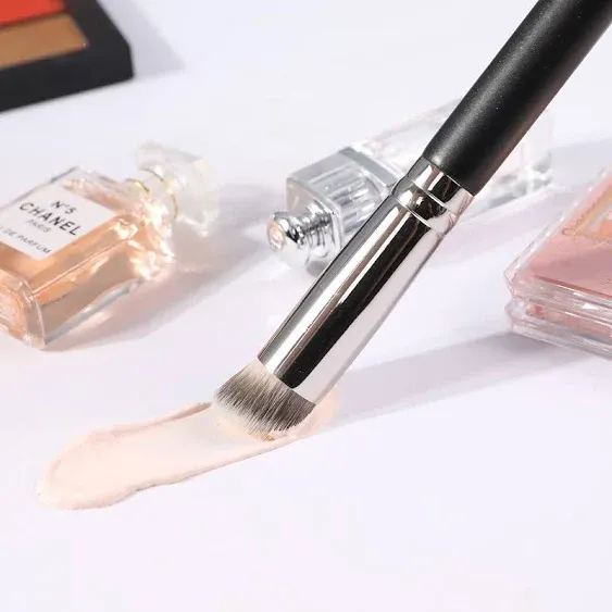 ENERGY Concealer Brush under Eye Mini Angled Flat Top Kabuki Nose Contour Brush 