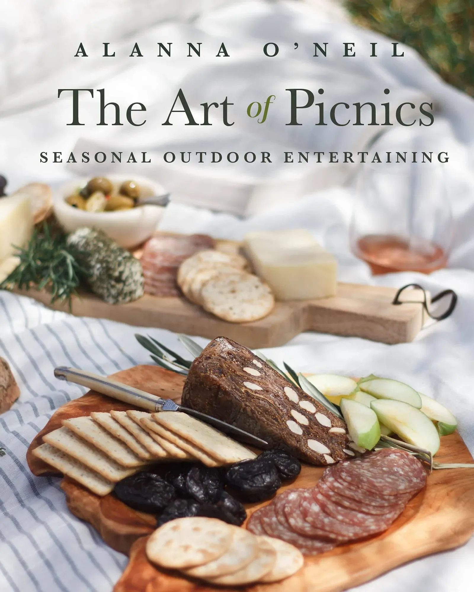 The Art of Picnics: Seasonal Outdoor Entertaining [Book]