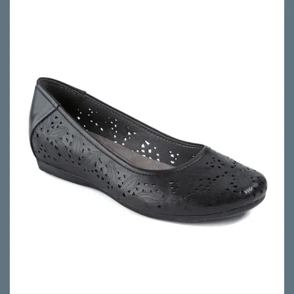 Baretraps Women's Mariah Flats