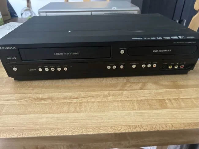 Magnavox ZV427MG9 DVD Recorder/VCR