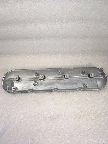 Left Valve Cover For 2001-2003, 2005-2006 Chevy Silverado 1500 HD XV299SF