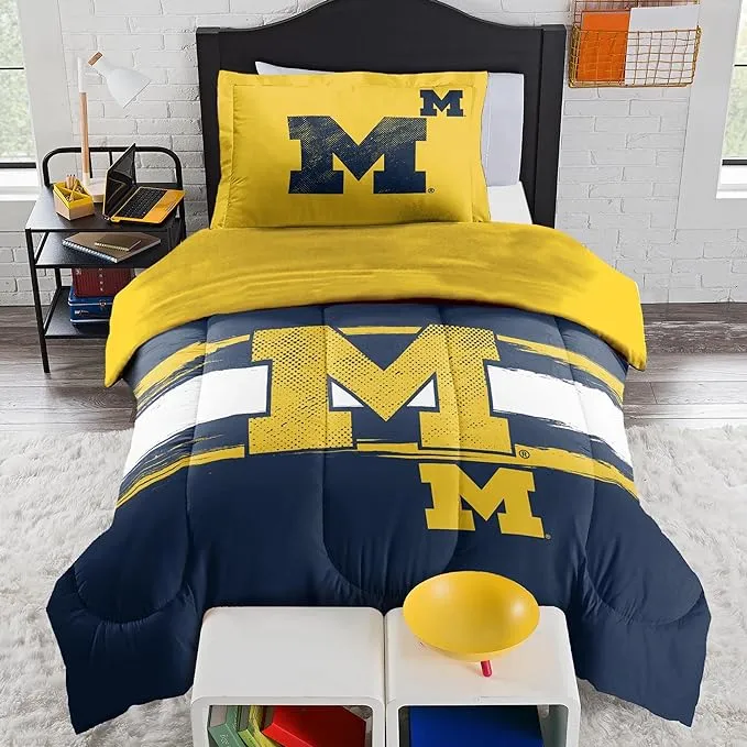 Northwest NCAA Michigan Wolverines Comforter & Sham Set Twin/Twin XL